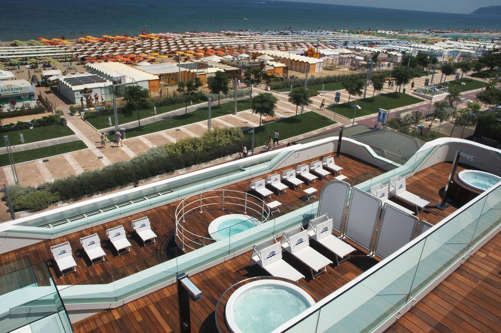 Trampolines Suite Hotel Riccione Exteriör bild